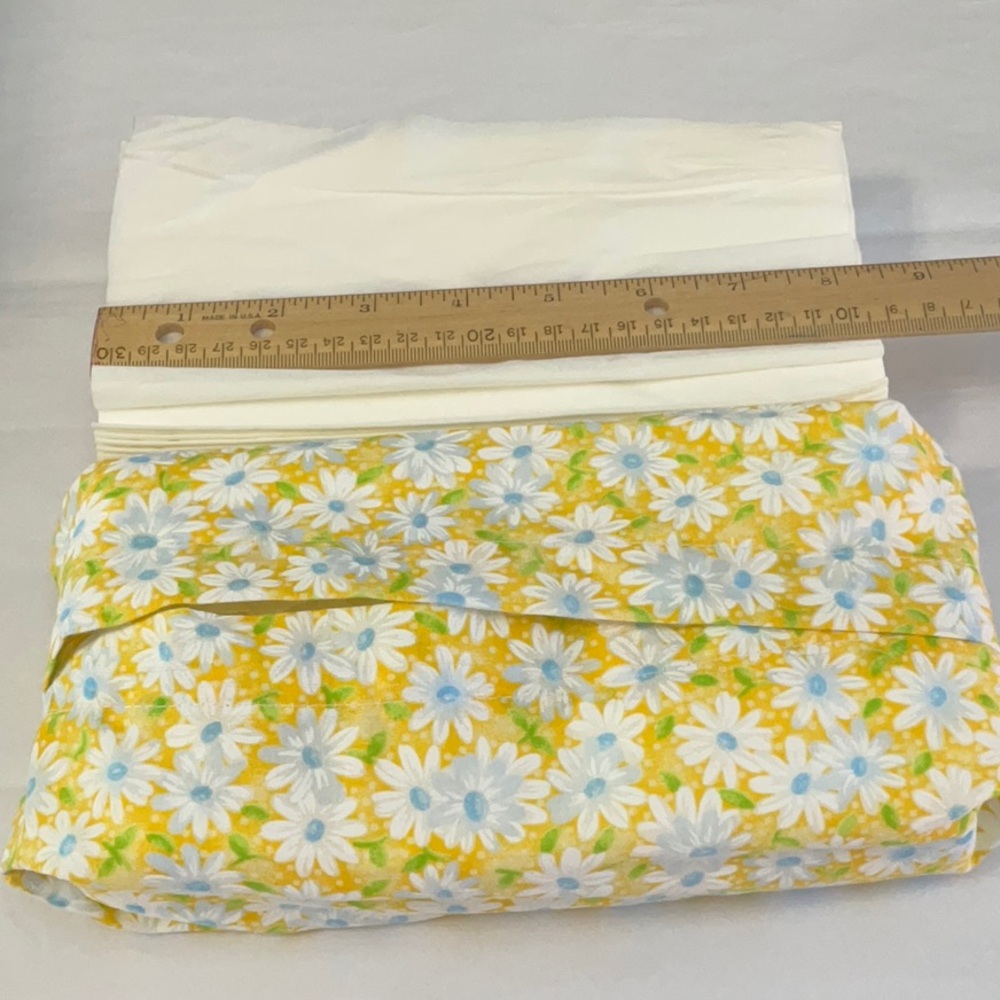 Travel Tissue Holder White Daisy On Yellow Fab…